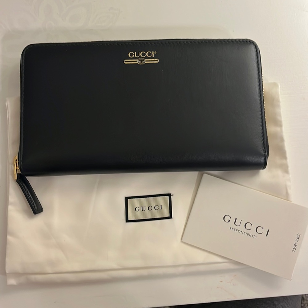 Gucci black  leather Wallet